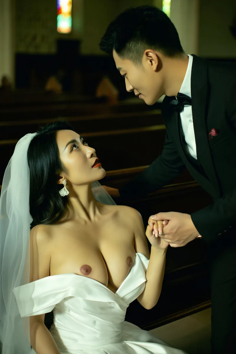《《熟女人妻俱乐部第一部：家庭淫乱史》》小说封面