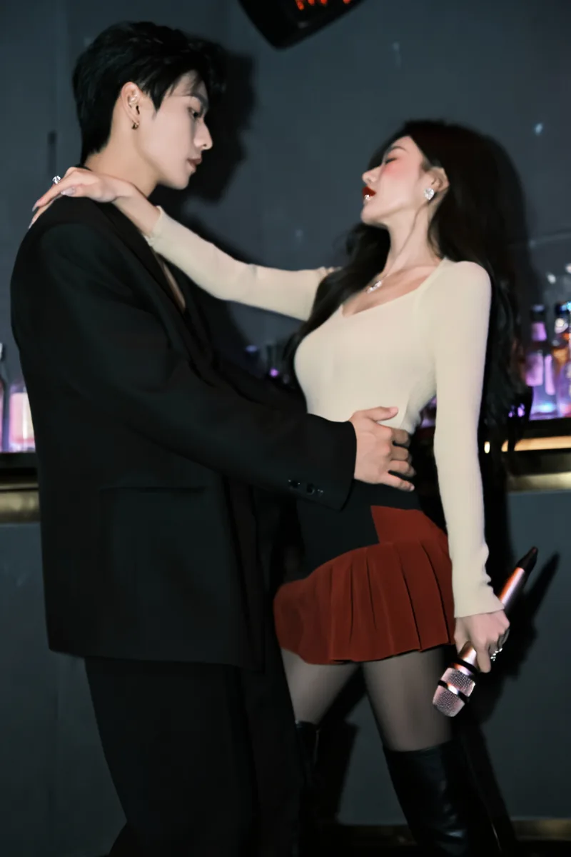 《《主任的风骚妻子》》小说封面